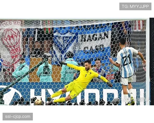 尼斯球员主罚关键点球前，与门将的心理对峙瞬间